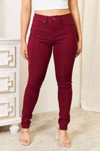 Load image into Gallery viewer, YMI Jeanswear Skinny Jeans with Pockets
